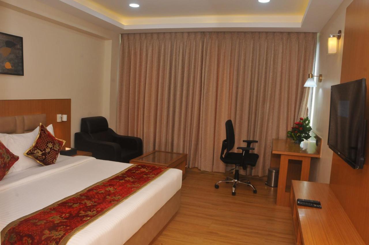 Hotel S R Continental Kalaburagi Zewnętrze zdjęcie